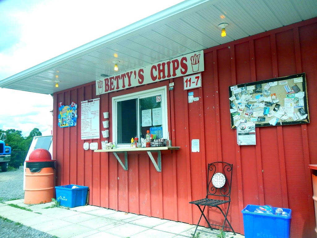 Bettys Chips | 988 Centre St, Braeside, ON K0A 1G0, Canada | Phone: (613) 623-4857