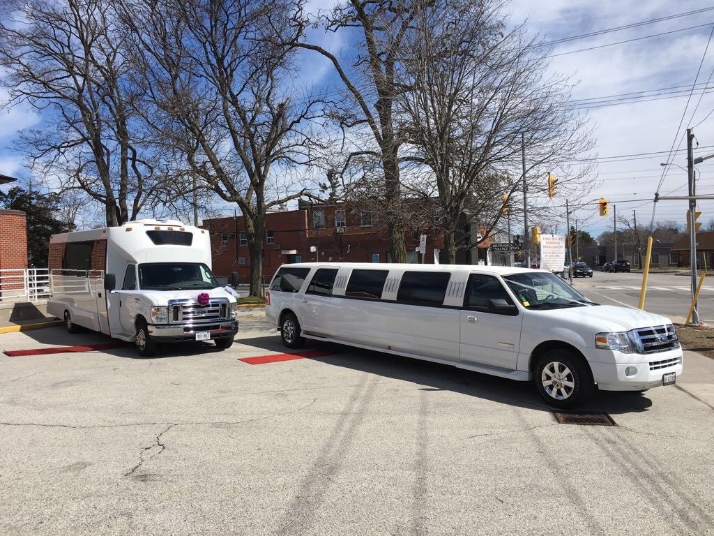 Brampton Limousines Inc. | 39 Lothbury Dr, Brampton, ON L7A 0B2, Canada | Phone: (416) 564-2223