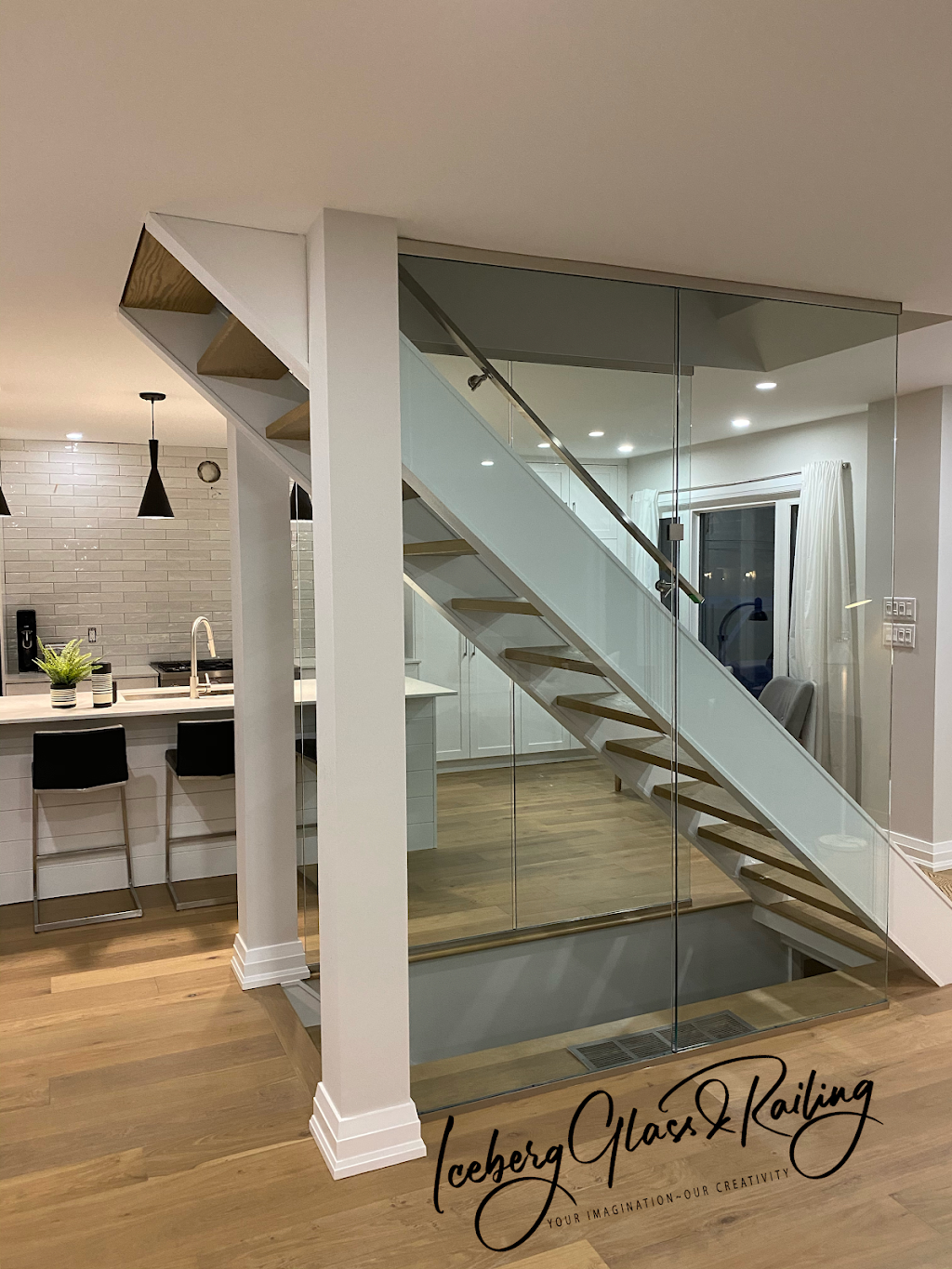 Iceberg Glass&Railing Ltd | 87 Southdown Ave, Vaughan, ON L6A 4N4, Canada | Phone: (647) 802-8643