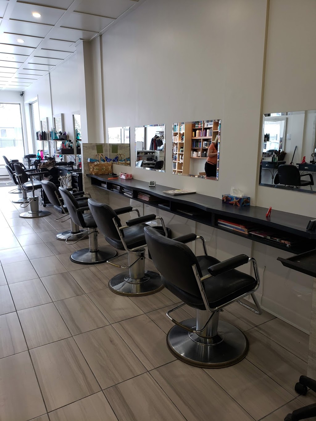 Coiffure Tendance 2000 Enr | 310 Rue Saint-Georges, Victoriaville, QC G6P 3A2, Canada | Phone: (819) 752-5250