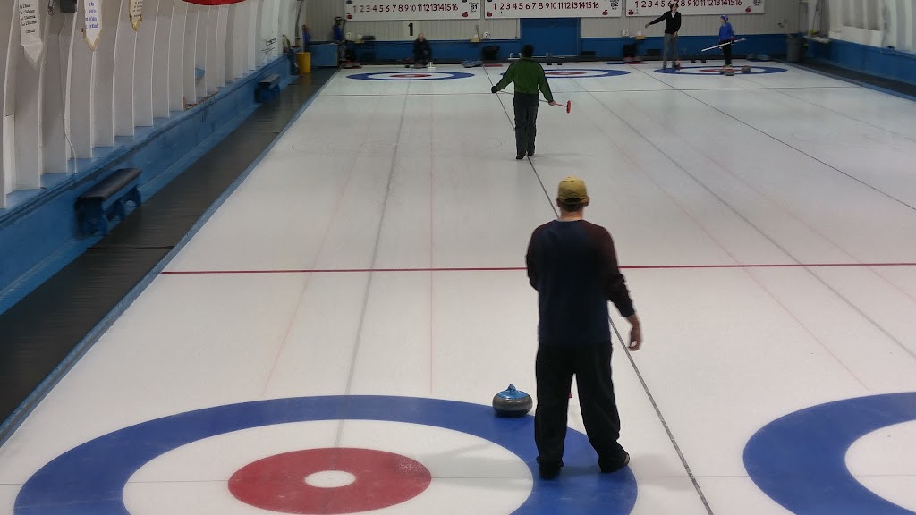 Pointe-Claire Curling Club | 250 Av. Lanthier, Pointe-Claire, QC H9S 4R1, Canada | Phone: (514) 695-4324