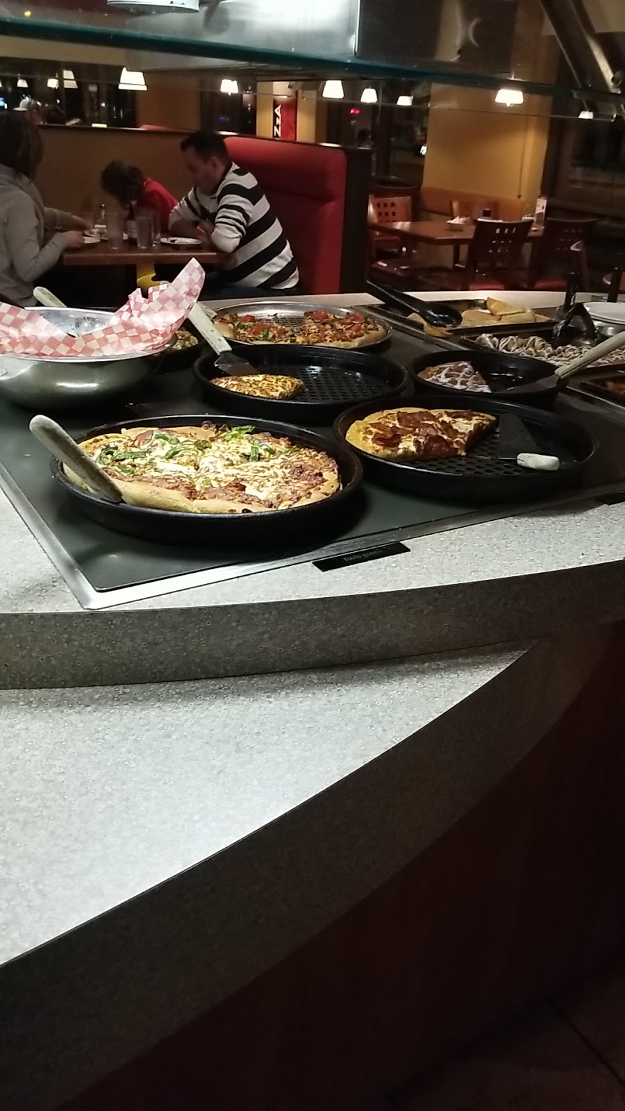 Pizza Hut | 324 Boul Labelle, Sainte-Thérèse, QC J7E 2Y1, Canada | Phone: (450) 433-1561