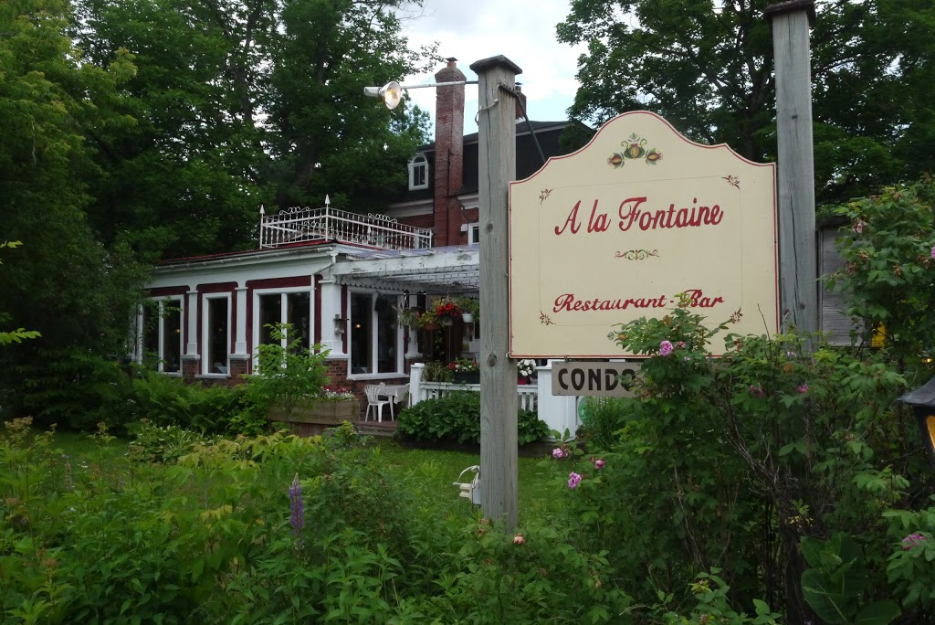 Restaurant à la fontaine | 30 Rue Principale Sud St, Sutton, QC J0E 2K0, Canada | Phone: (450) 538-3045