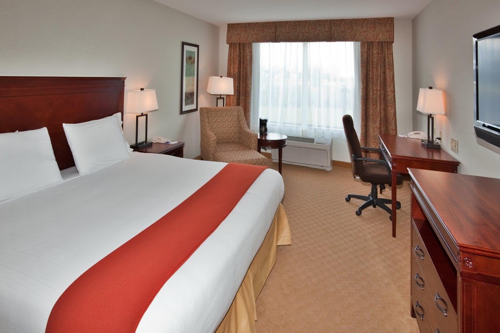 Holiday Inn Express & Suites Brockville | 7815 Kent Blvd, Brockville, ON K6V 6N7, Canada | Phone: (613) 342-1883