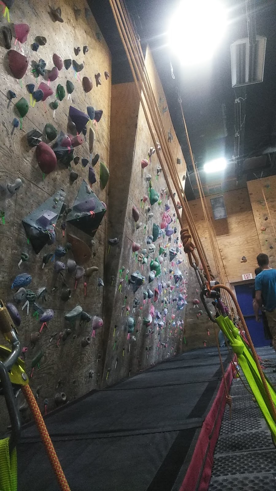 Niagara Climbing Center | 1333 Strad Ave, North Tonawanda, NY 14120, USA | Phone: (716) 695-1248