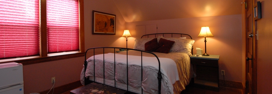 Phoenix House B&B | 5914 50a Ave, Stettler, AB T0C 2L2, Canada | Phone: (403) 742-3602