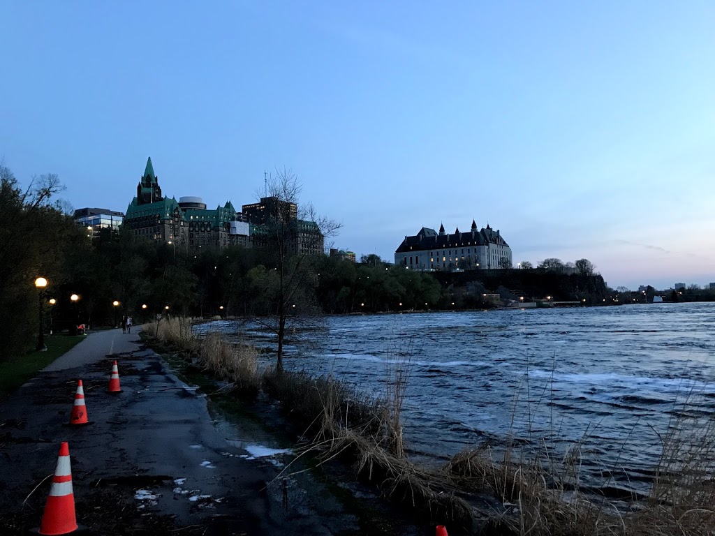 Gatineau courthouse | 17 Rue Laurier, Gatineau, QC J8X 4C1, Canada | Phone: (819) 776-8100