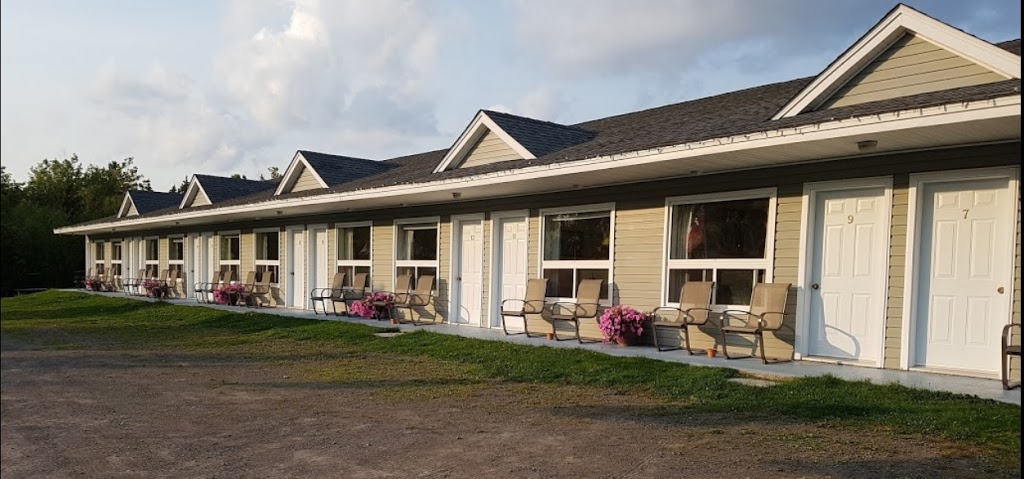 Fundy Rocks Motel | 3471 NB-114, Hopewell Cape, NB E4H 2G5, Canada | Phone: (506) 734-1904