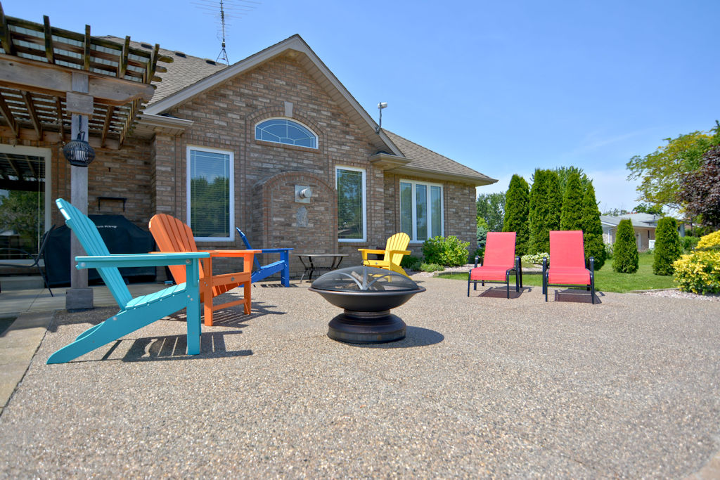 Blue Water Cottages | 19100 Blue Water Ave, Tilbury, ON N0P 2L0, Canada | Phone: (519) 996-8117