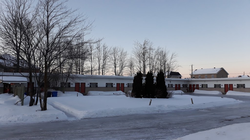 Motel Boisé | 1420 Boulevard Curé-Labelle, Blainville, QC J7C 2P2, Canada | Phone: (450) 435-5547