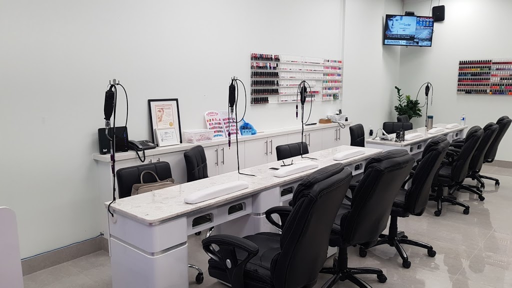 Royal Nails & Spa | 2980 Crosscurrent Dr, Mississauga, ON L5N 7C7, Canada | Phone: (905) 785-9229
