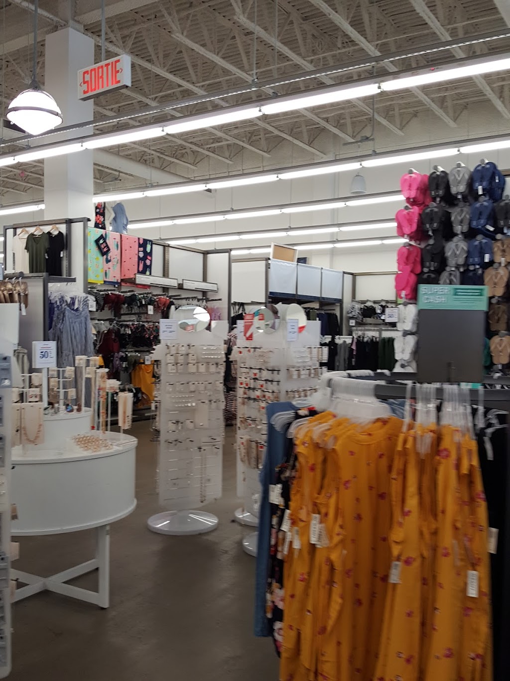 Old Navy - with Curbside Pickup | 8831, LAcadie Boulevard, Montreal, QC H4N 3K1, Canada | Phone: (514) 383-2377