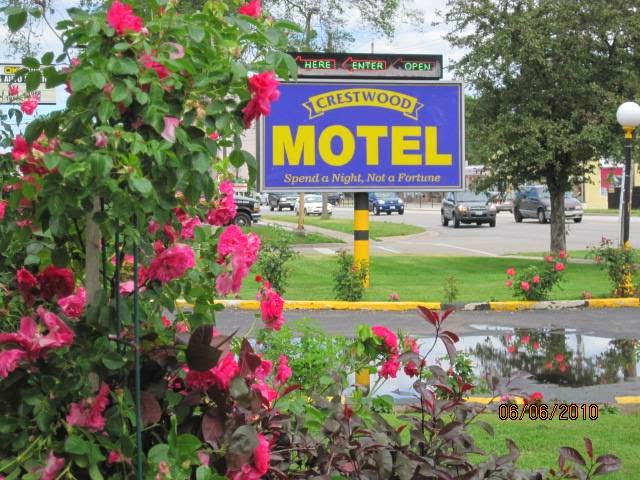 Crestwood Motel | 527 Plains Rd E, Burlington, ON L7T 2E2, Canada | Phone: (905) 634-6119