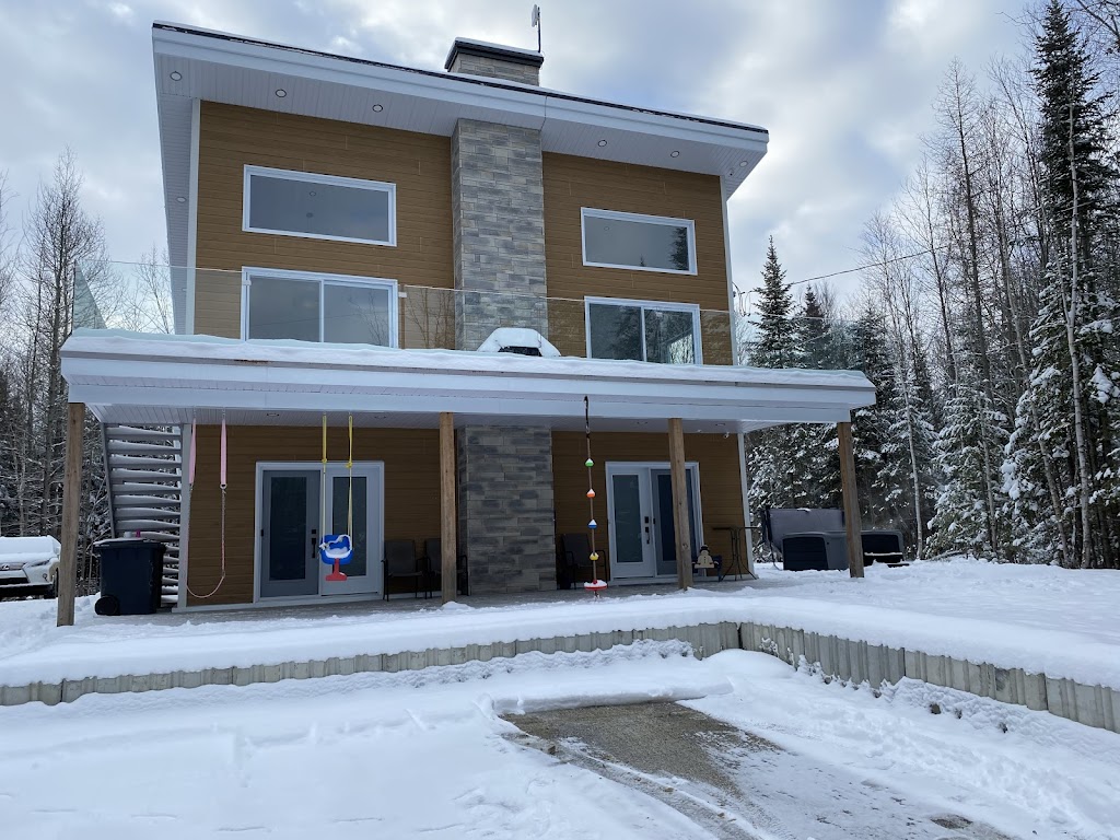 CHALET LE EMLÉ | Domaine de la, Chem. de la Sapinière, Weedon, QC J0B 3J0, Canada | Phone: (819) 460-8808