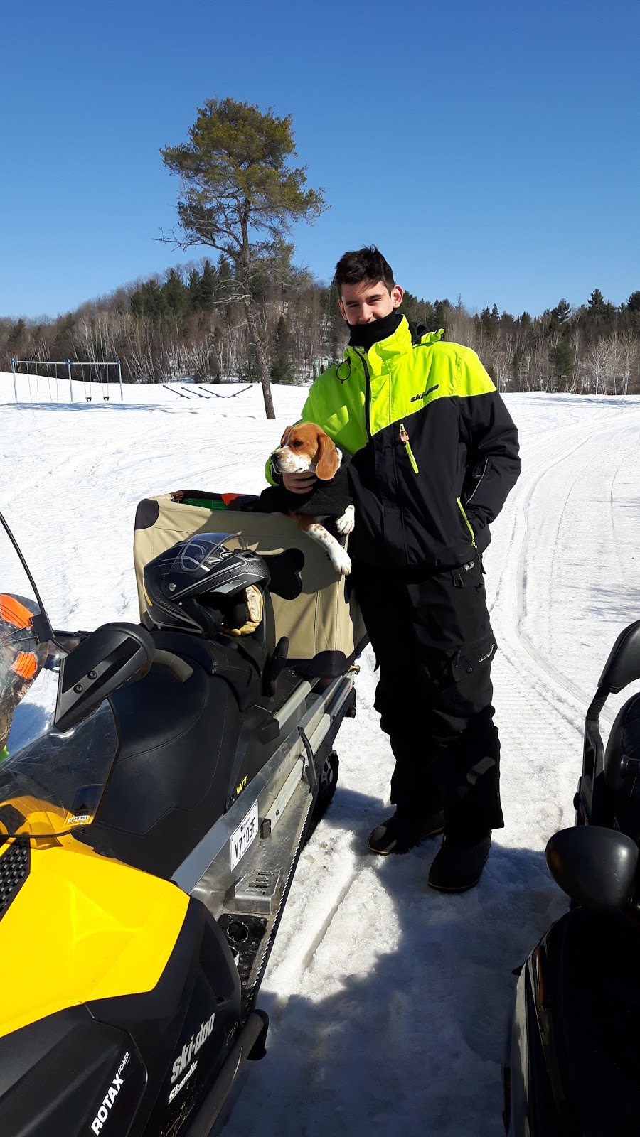 Volunteers Park Memorial | 51 QC-301, Danford Lake, QC J0X 1P0, Canada