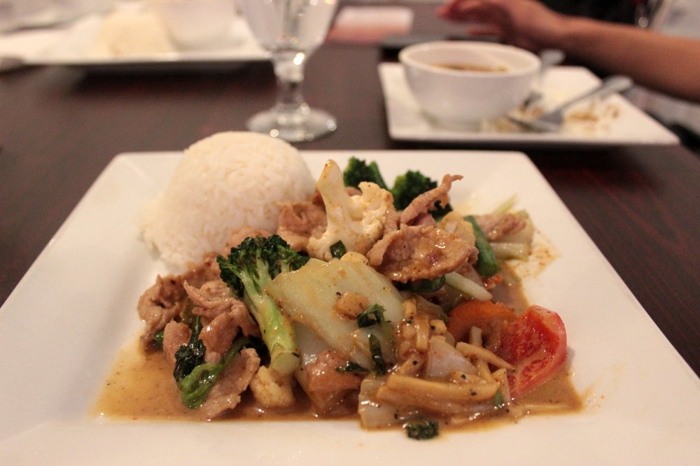 Simply Thai Cuisine | 2253 Bloor St W, Toronto, ON M6S 1N8, Canada | Phone: (416) 769-8866