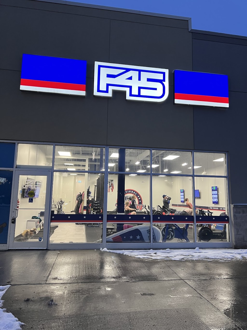 F45 Training Belleville | 199 Bell Blvd Unit 1A, Belleville, ON K8P 5B8, Canada | Phone: (613) 847-7787