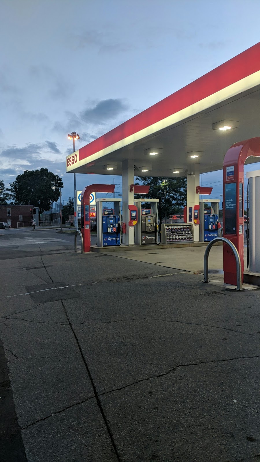 ESSO COUCHE-TARD | 1390 Av de lÉglise, Montréal, QC H4E 1G1, Canada | Phone: (514) 769-6634