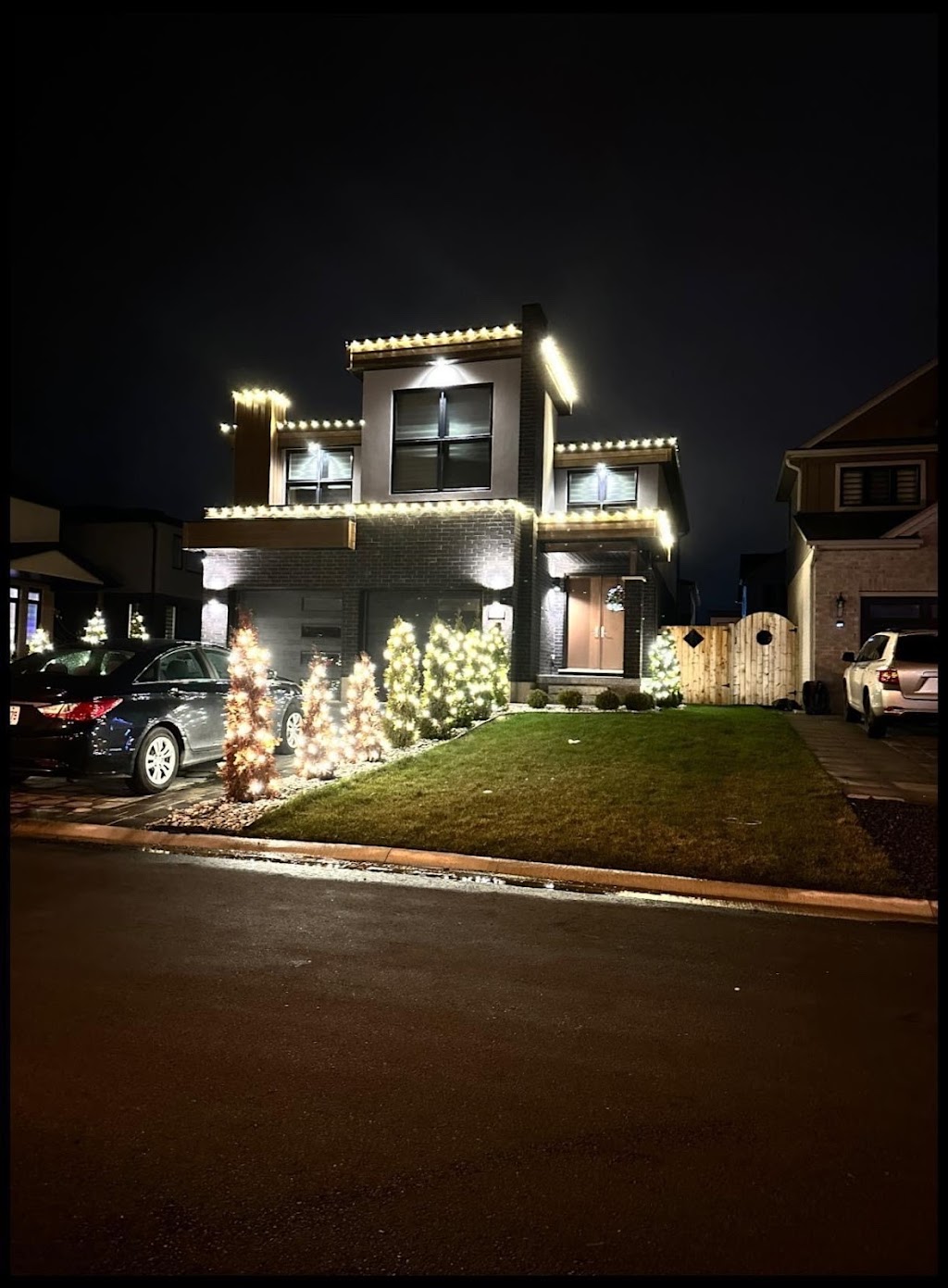 London Christmas Light Installation | 10194 Glendon Dr, Komoka, ON N0L 1R0, Canada | Phone: (519) 520-1384