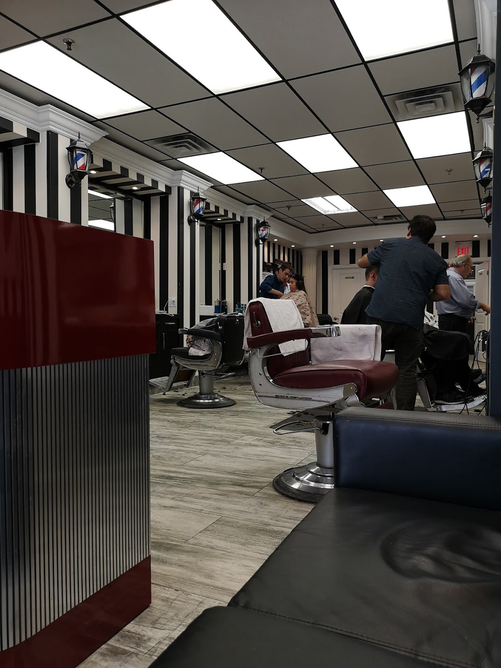 Black & White Barber Shop | 9174 Yonge St, Richmond Hill, ON L4C 7A1, Canada | Phone: (905) 731-7953