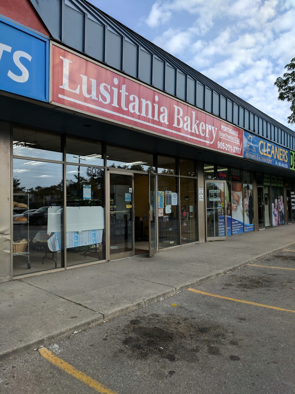 Lusitania Bakery | 613 Lakeshore Rd E, Mississauga, ON L5G 1H9, Canada | Phone: (905) 271-2707