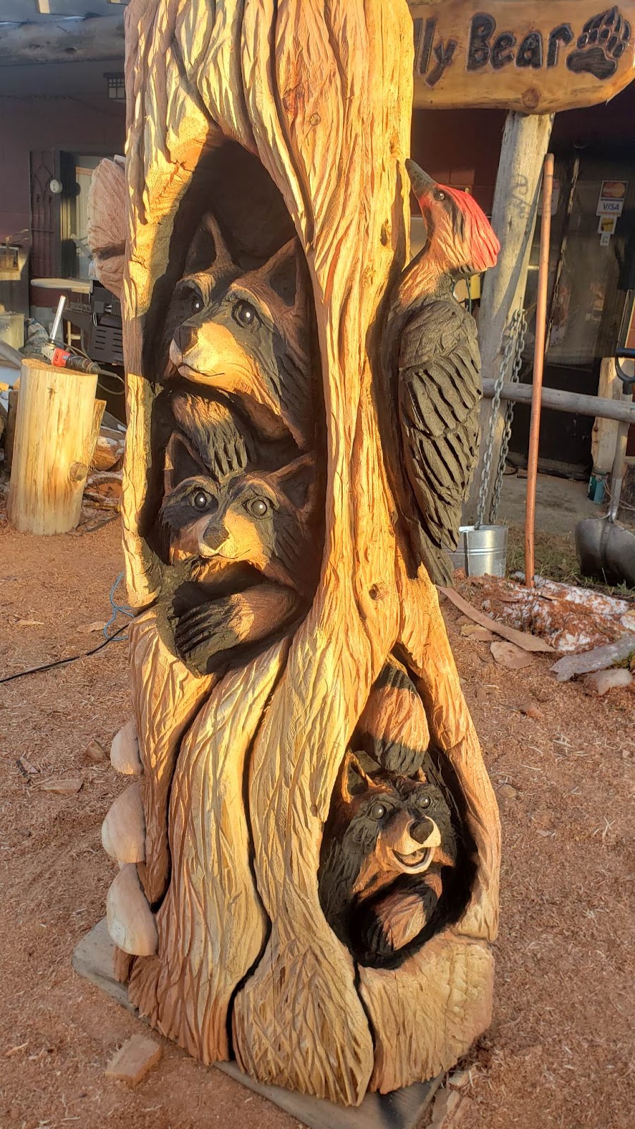 The Friendly Bear Chainsaw Carvings | Crowsnest Hwy, Yahk, BC V0B 2P0, Canada | Phone: (250) 977-5557