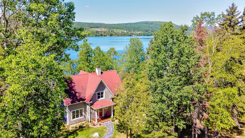 Chalet La Nouvelle-Angleterre | 1687 Chem. Guérette, Pohénégamook, QC G0L 1J0, Canada | Phone: (418) 569-6970