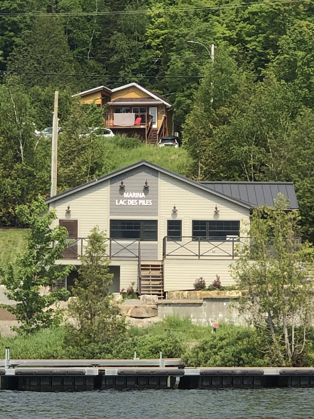 Chalet Le Shack Des Piles | 620 Chem. du Lac-des-Piles, Grand-Mère, QC G9T 0B5, Canada | Phone: (418) 906-5414