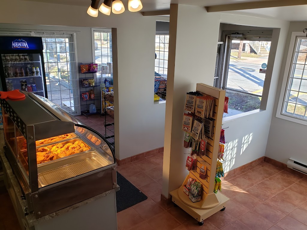 Snack Dash | 224 Gerrish St, Windsor, NS B0N 2T0, Canada | Phone: (902) 798-4015