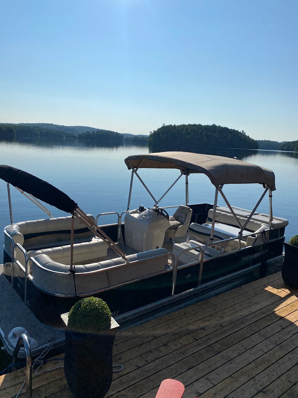 Location de ponton Lucky Jack Pontoon Rental | 15 Chem. du Croquet, Val-des-Monts, QC J8N 1J4, Canada | Phone: (819) 639-0064