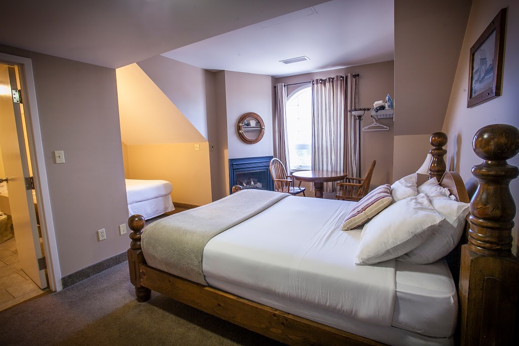 Seacliffe Inn (The) | 388 Erie St S, Leamington, ON N8H 3E5, Canada | Phone: (519) 324-9266