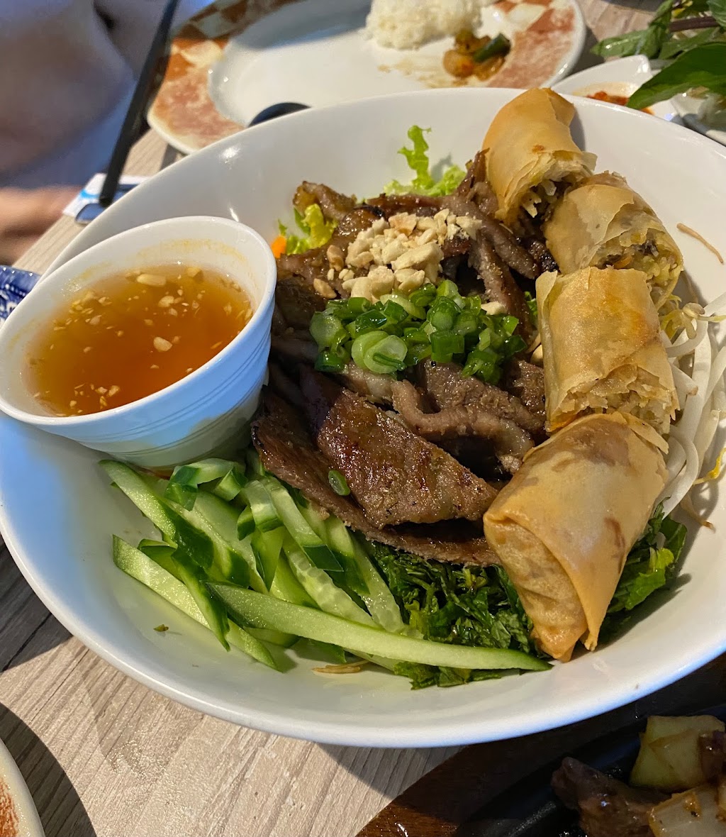 Em Oi Vietnamese Restaurant | 542 Upper Wellington St, Hamilton, ON L9A 3P5, Canada | Phone: (905) 387-4582