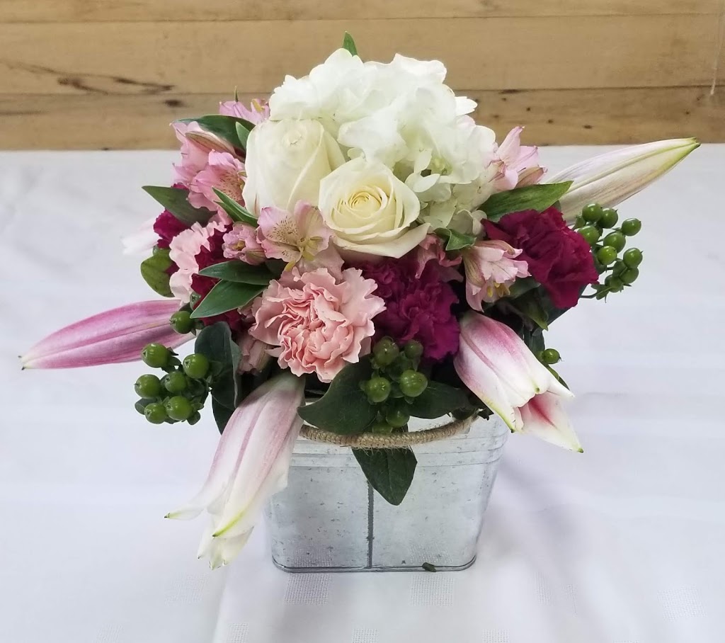 Es - Flowers and Gifts by Design | 6025 ON-542, Mindemoya, ON P0P 1S0, Canada | Phone: (705) 603-0715