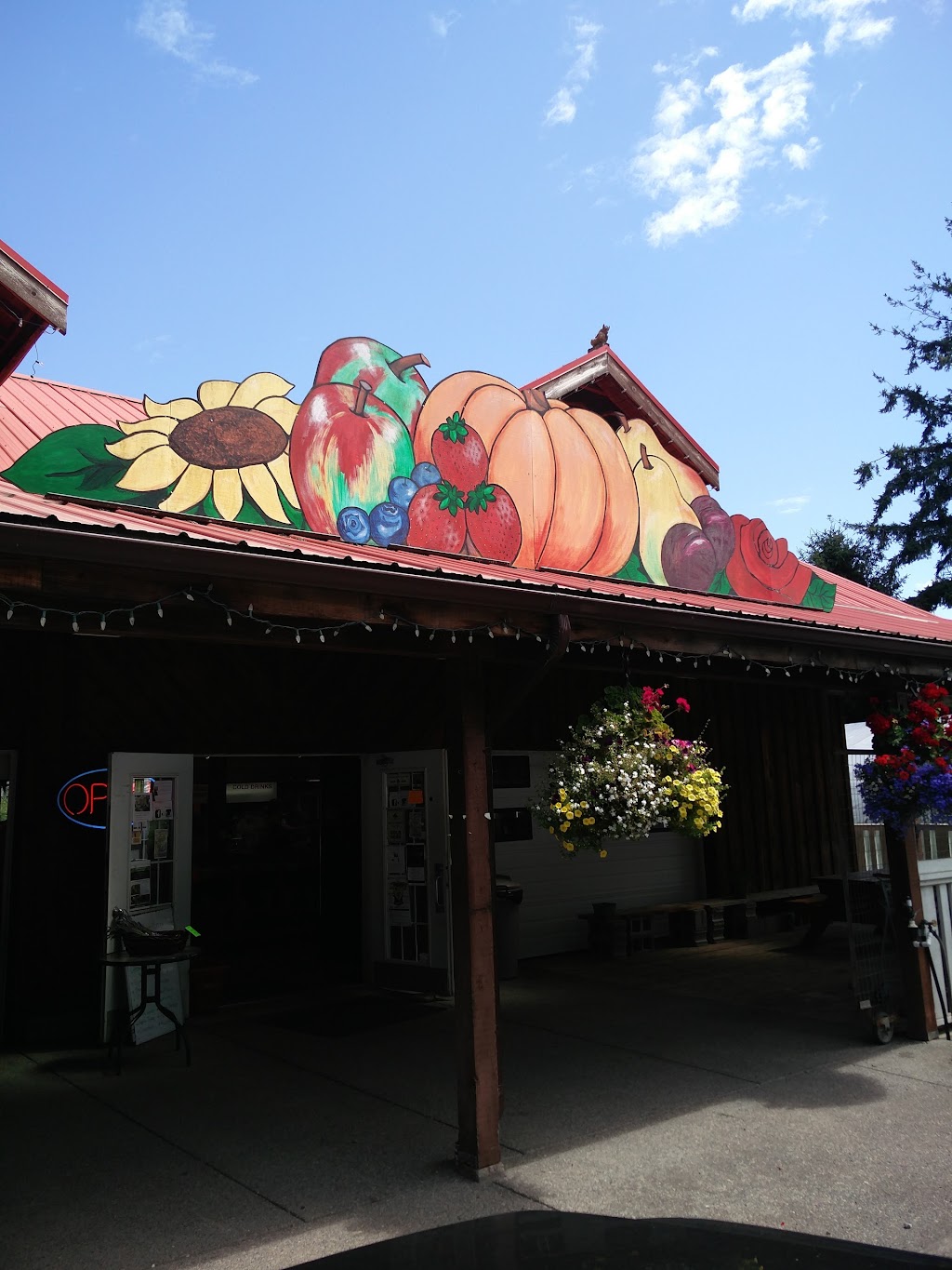 Dans Farm & Country Market | 2030 Bear Hill Rd, Saanichton, BC V8M 1X7, Canada | Phone: (250) 652-9100