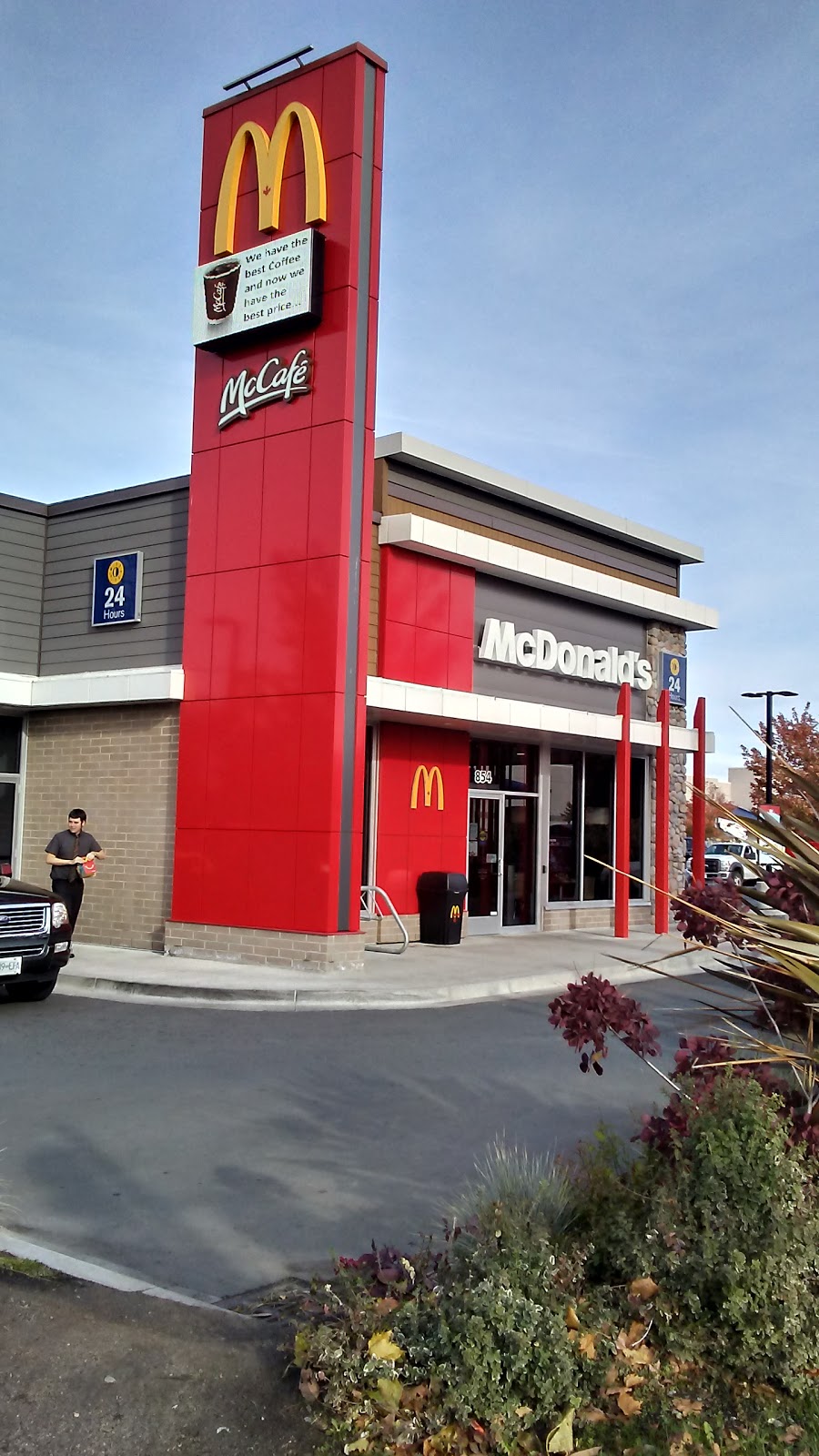 McDonalds | 854 Langford Pkwy, Victoria, BC V9B 2P3, Canada | Phone: (250) 915-0468