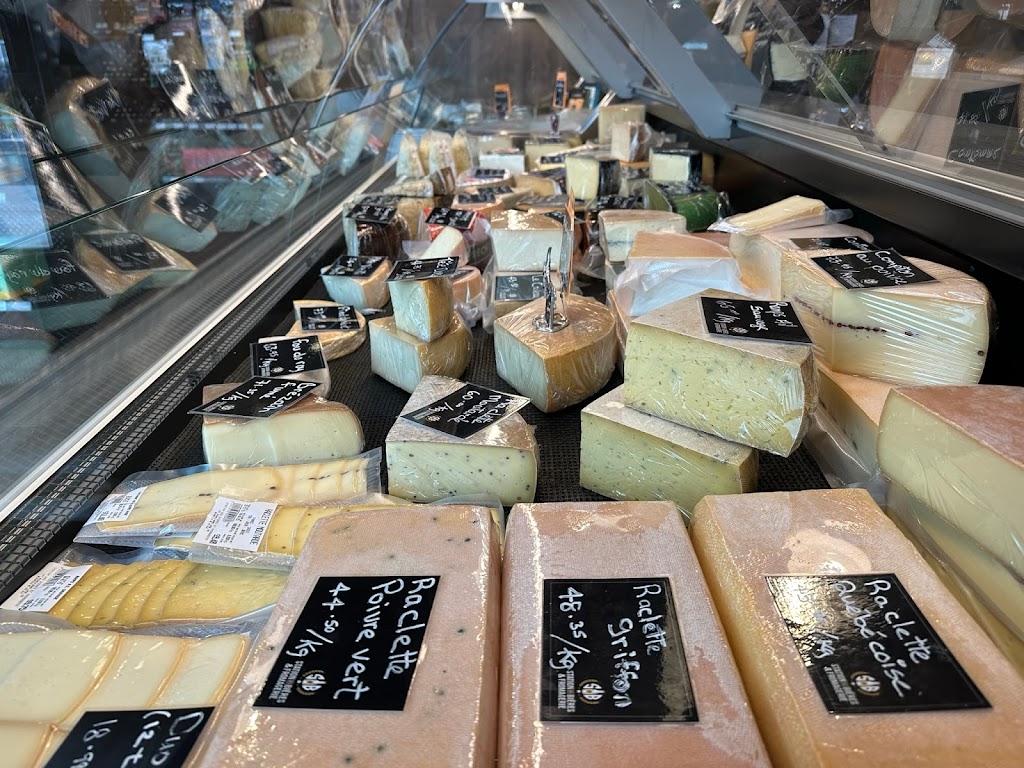 Yannick Fromagerie Blainville | 1471 Bd Michèle-Bohec Local 103, Blainville, QC J7C 5L4, Canada | Phone: (450) 419-9888