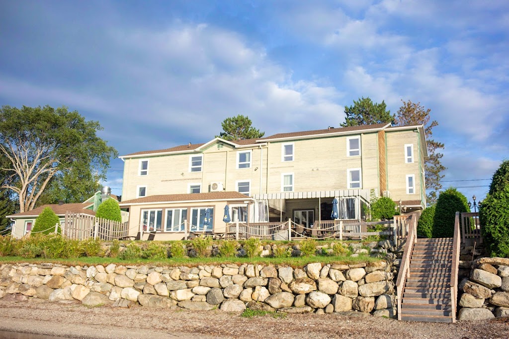 Auberge Villa Des Frontières | 1194 Rue Principale, Pohénégamook, QC G0L 1J0, Canada | Phone: (418) 859-2884