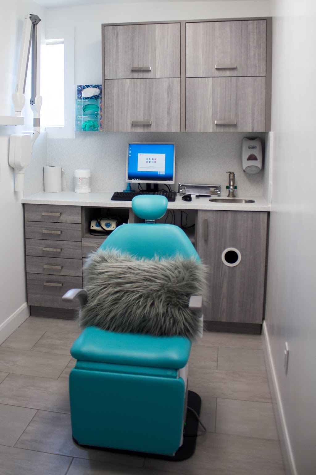 Dental Health Clinic - Etobicoke | 2691 Islington Ave, Etobicoke, ON M9V 2X7, Canada | Phone: (416) 742-2300