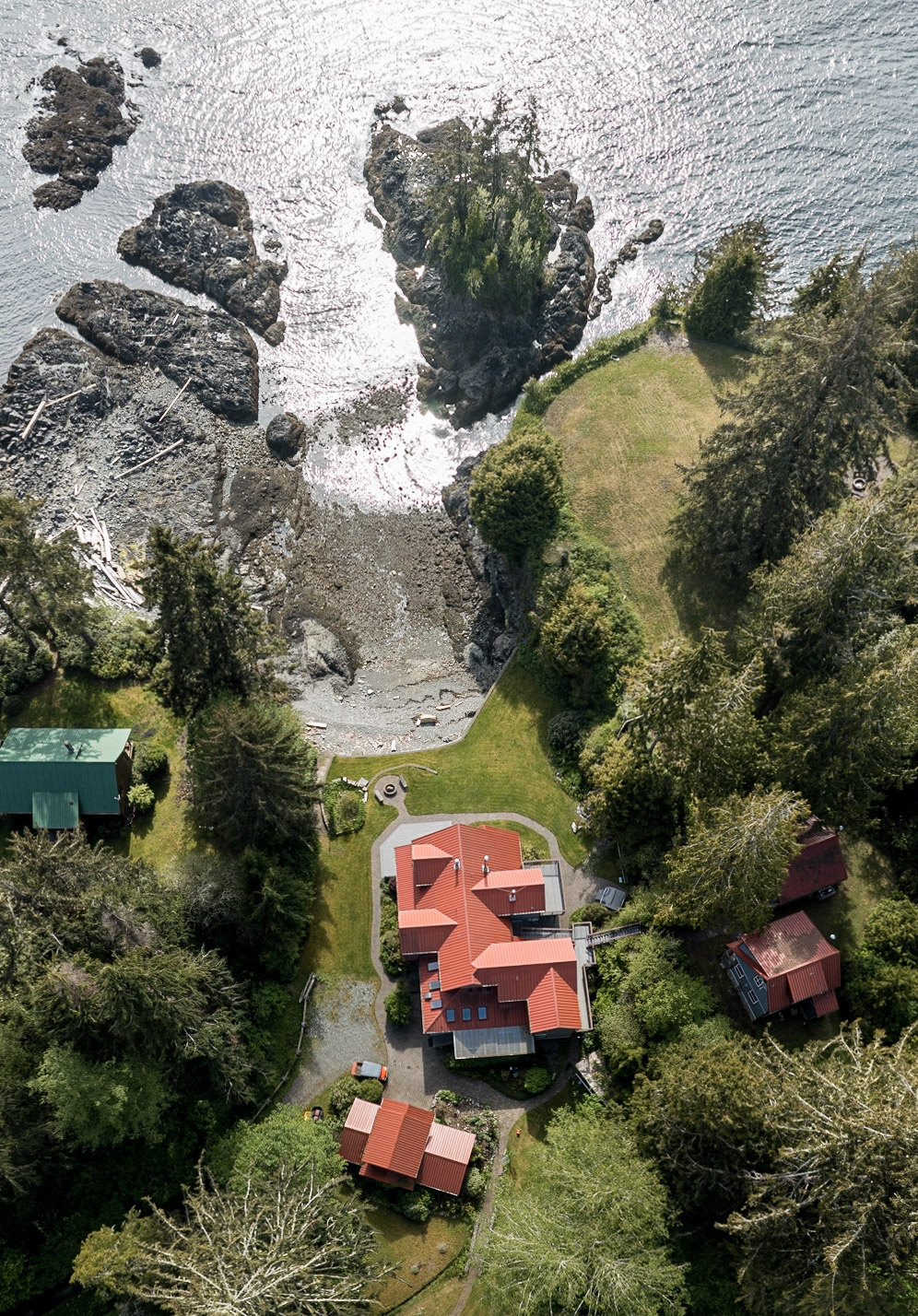 Outer Shores Lodge | 49 Michelsens Ln, Bamfield, BC V0R 1B0, Canada | Phone: (250) 650-2930