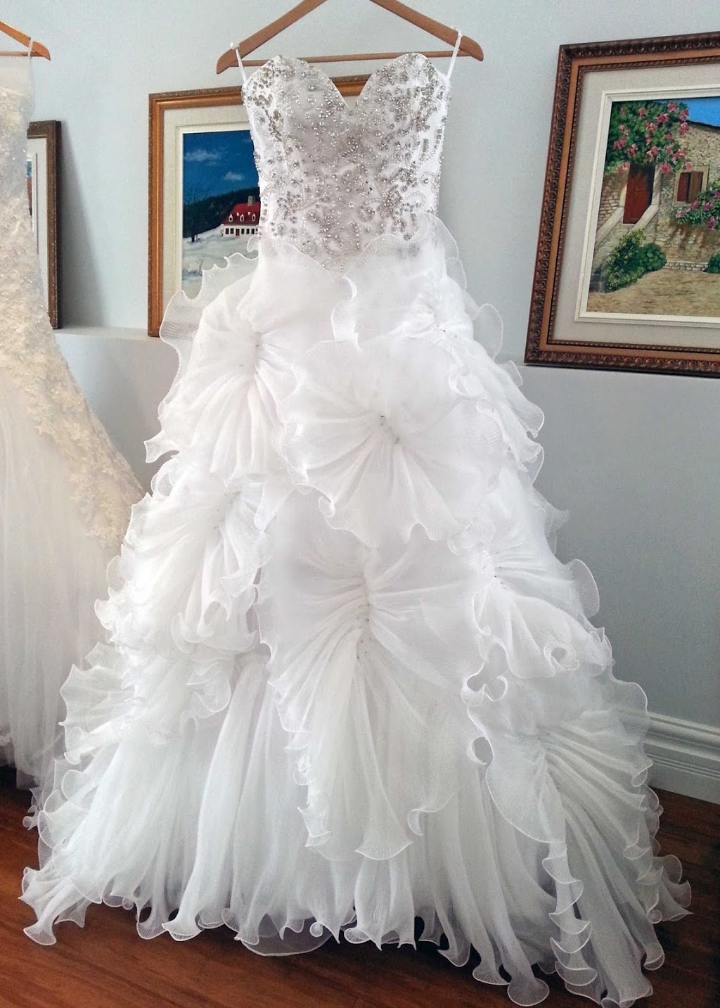 Crystal Wedding Dress | 2942 Rue des Érables, Sainte-Marthe-sur-le-Lac, QC J0N 1P0, Canada | Phone: (438) 792-4862