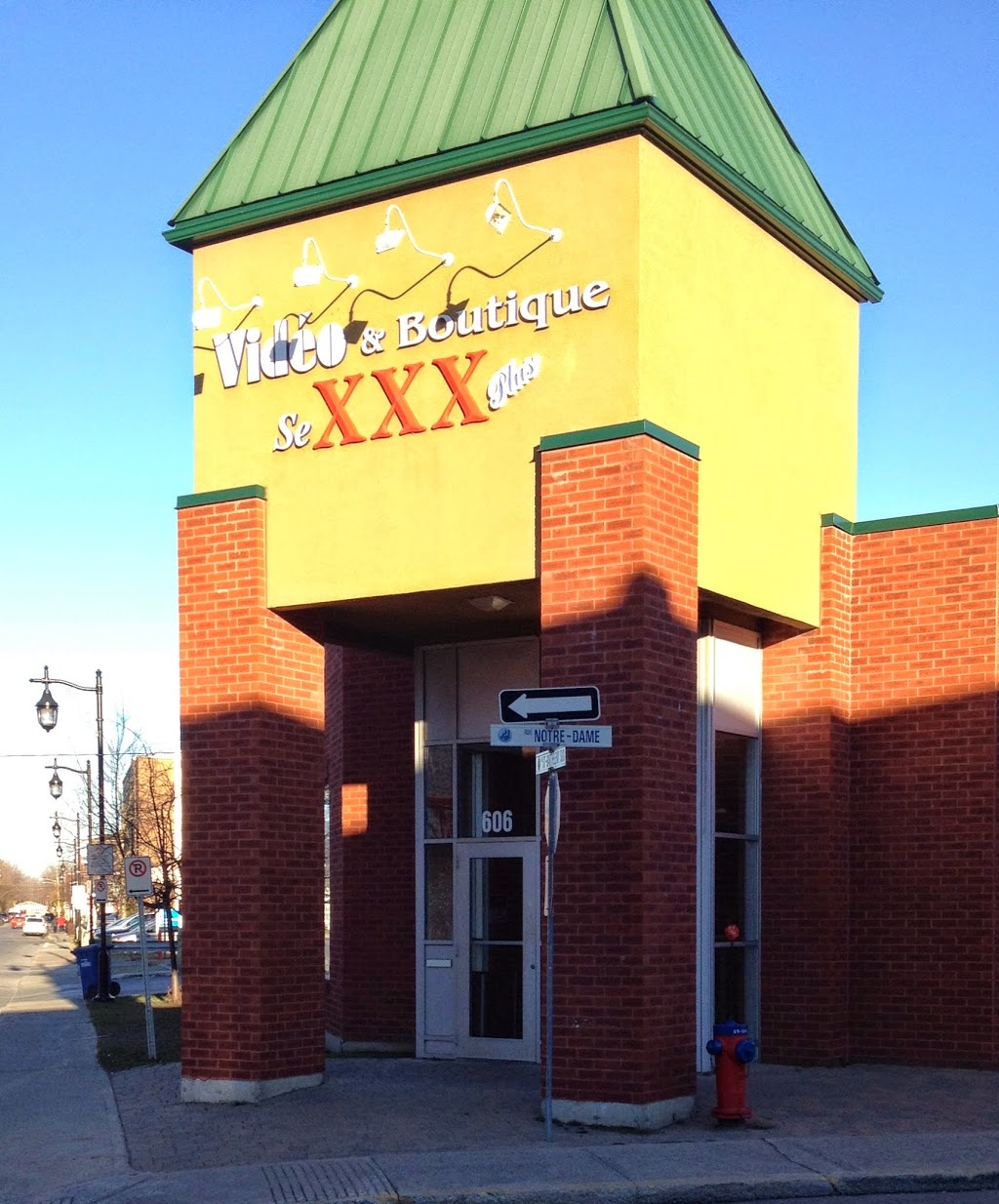 SexxxPlus - Joliette | 606 Rue Notre Dame, Joliette, QC J6E 3J3, Canada | Phone: (450) 759-4907
