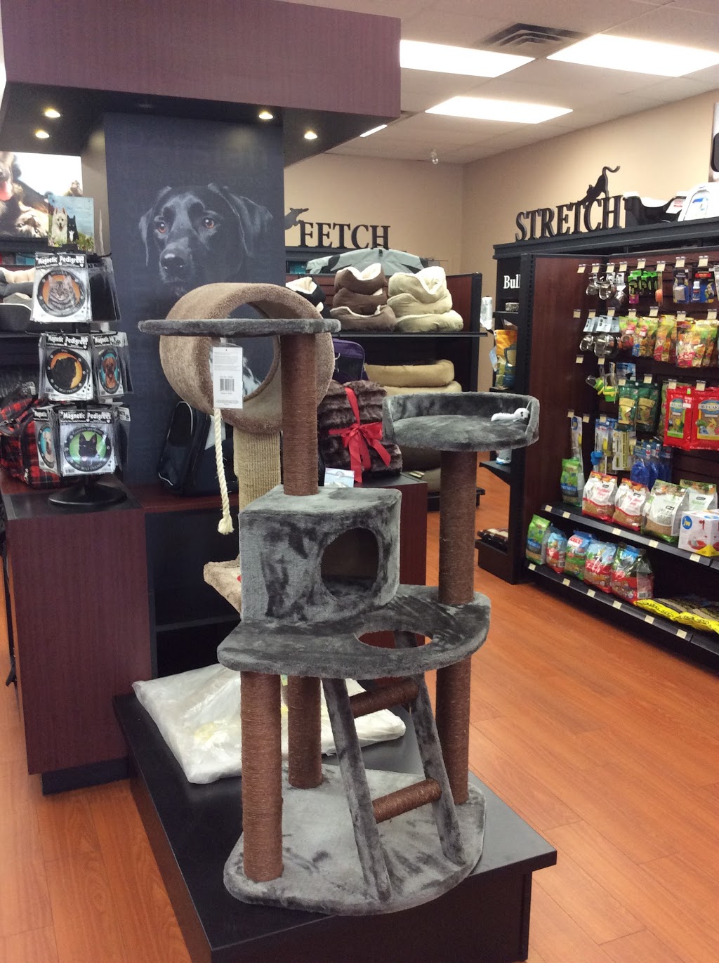 Bosleys by Pet Valu | 3155 Lakeshore Rd, Kelowna, BC V1W 3S9, Canada | Phone: (250) 868-3966