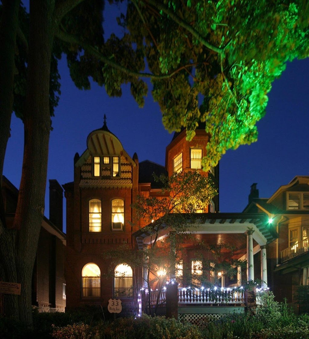 Bonnevue Manor | 33 Beaty Ave, Toronto, ON M6K 3B3, Canada | Phone: (416) 536-1455