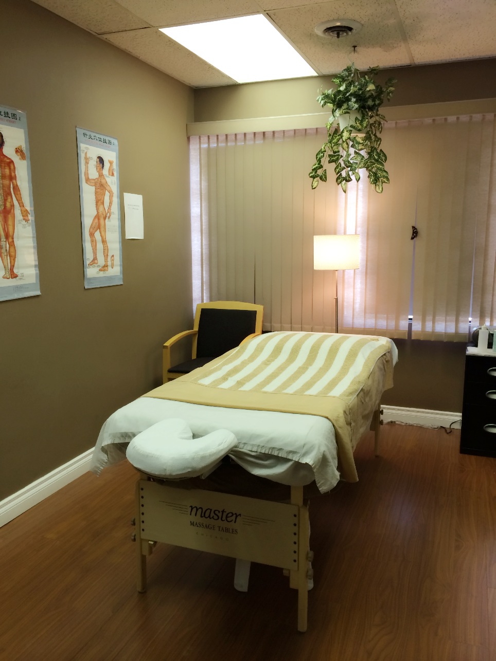 MO(Mandarin Oriental) Acupuncture Therapeutic Massage Center | 201,4803 Centre Street NW, Calgary NW, Calgary, AB T2E 2Z6, Canada | Phone: (403) 690-8086