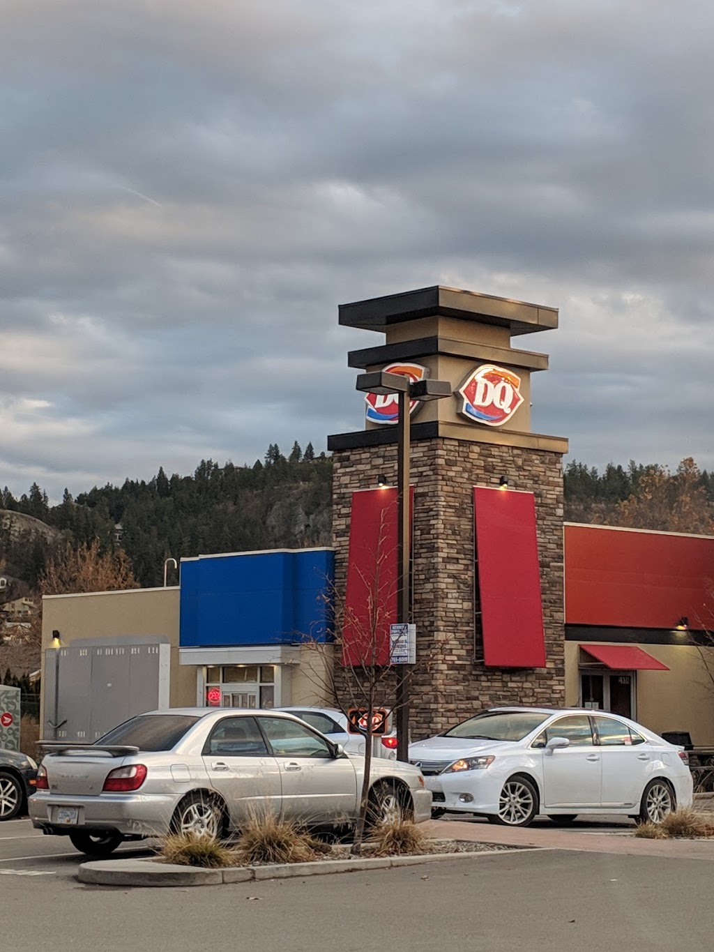 Dairy Queen Grill & Chill | 1936 Summit Dr, Kelowna, BC V1V 2E6, Canada | Phone: (236) 420-3700