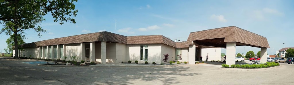 Oaks Retirement Village | 80 McNaughton Ave, Wallaceburg, ON N8A 1R9, Canada | Phone: (519) 627-9292