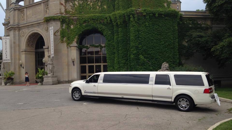 Toronto Limos 416 | 66 St Georges Blvd, Etobicoke, ON M9R 1X4, Canada | Phone: (416) 846-6383