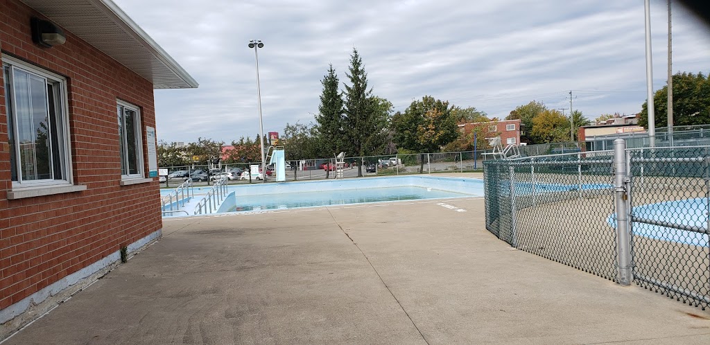 Piscine Émile | 110 Bd Cartier O, Laval, QC H7N 2H5, Canada | Phone: (450) 662-4959