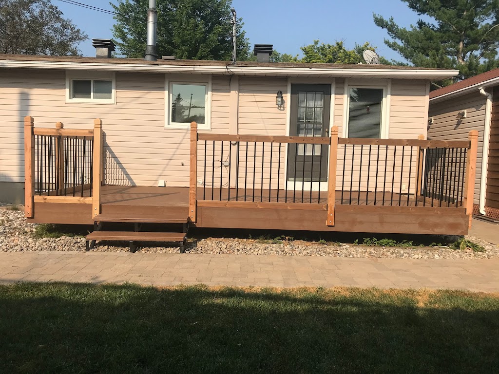 Canada Deck & Fence | 379 Brettonwood Ridge, Kanata, ON K2T 0H8, Canada | Phone: (613) 220-0110