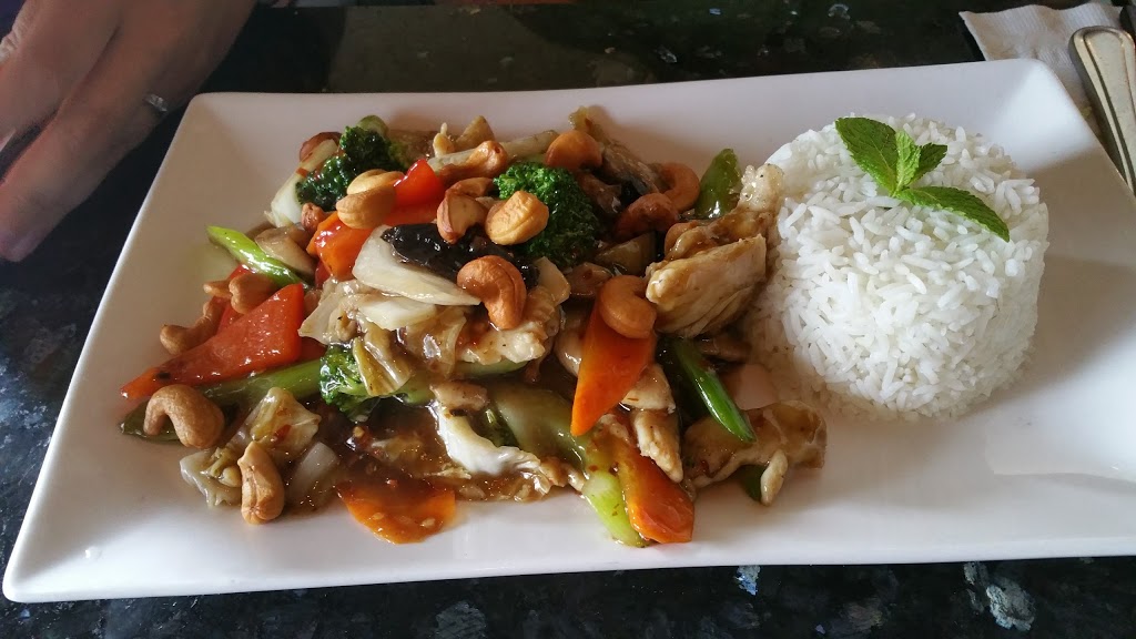 Hot Wok | 41 Wilson St W, Perth, ON K7H 2N1, Canada | Phone: (613) 264-9994